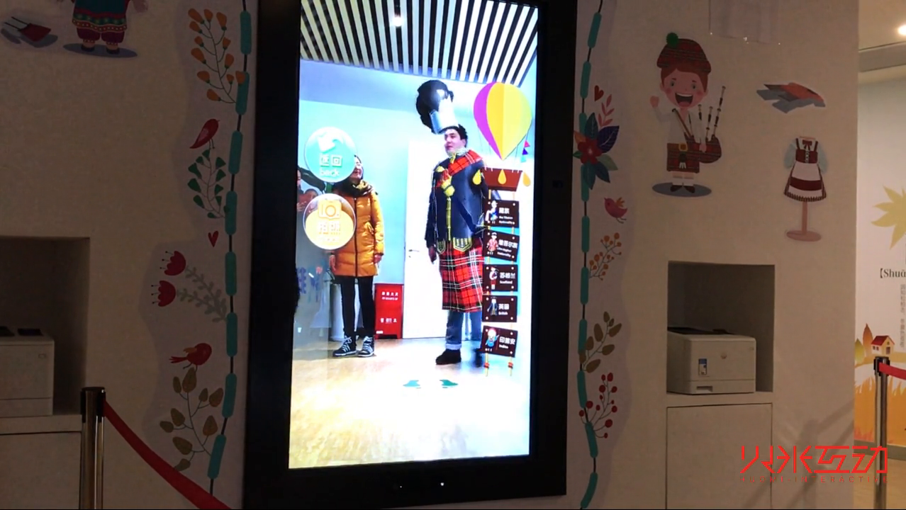 上海大世界抠像拍照非遗衣服试穿