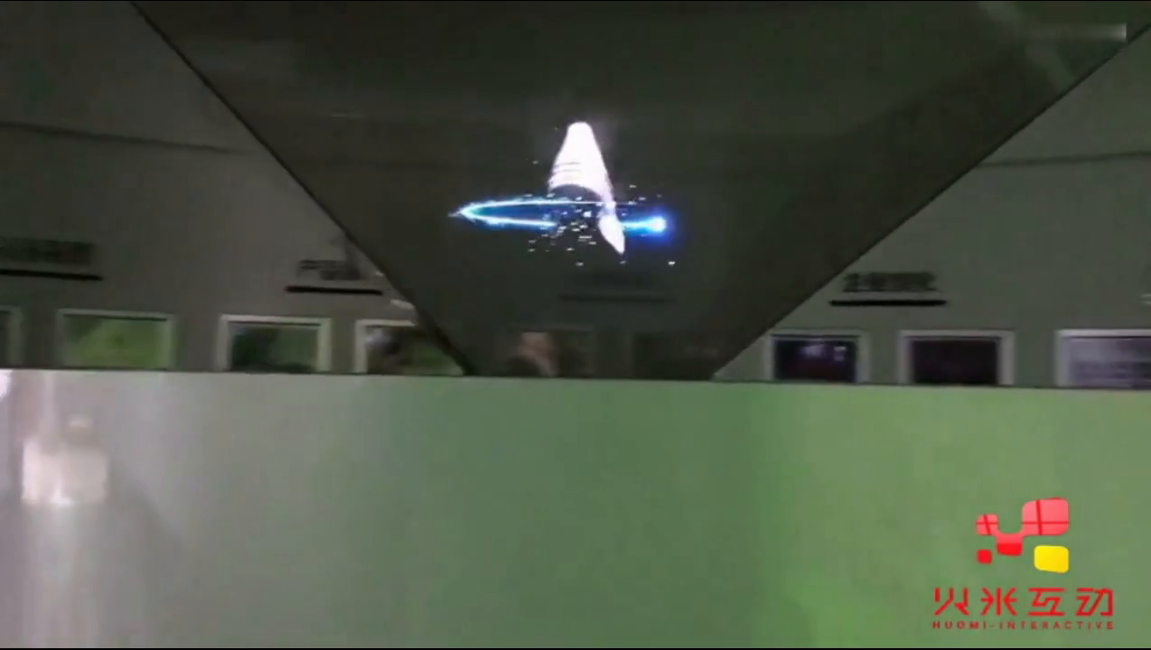 浙江人本鞋业360度全息投影柜