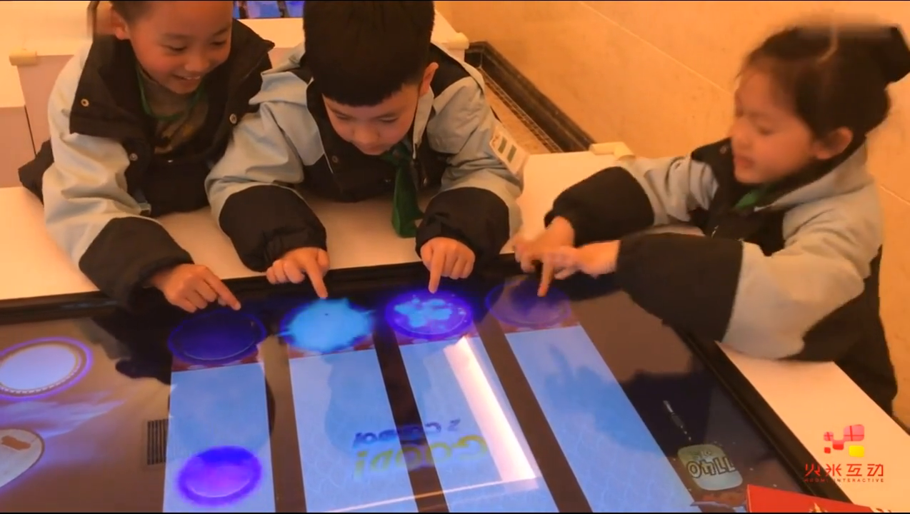 上海大世界桌面互动合奏游戏