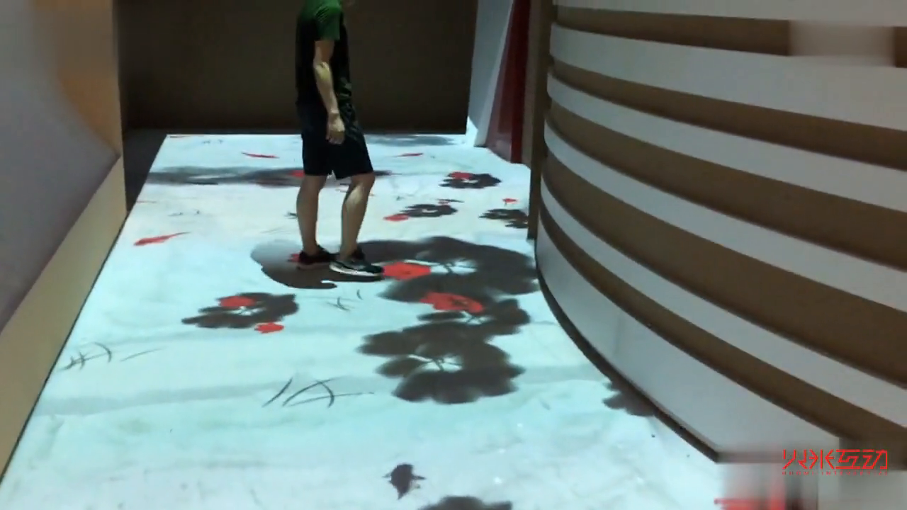 地面互动弧形走廊水墨画特效