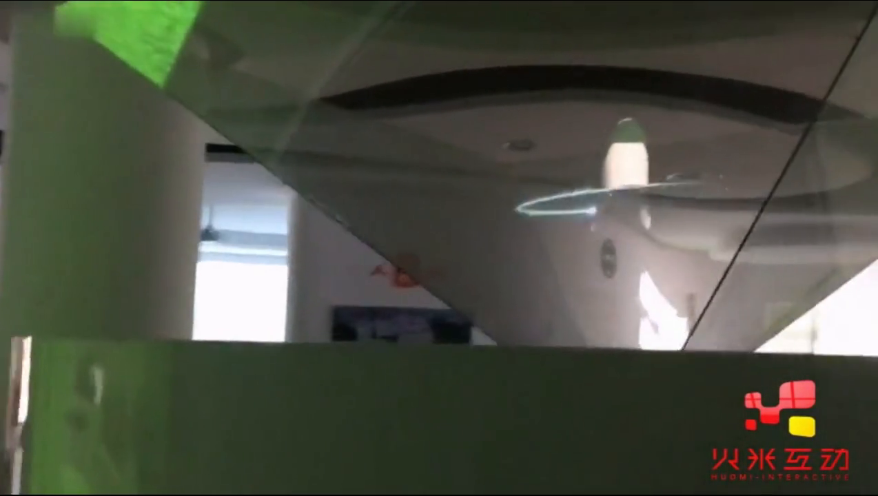 浙江人本鞋业360度全息投影柜