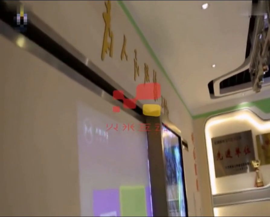 黑龙江规划馆互动滑轨屏