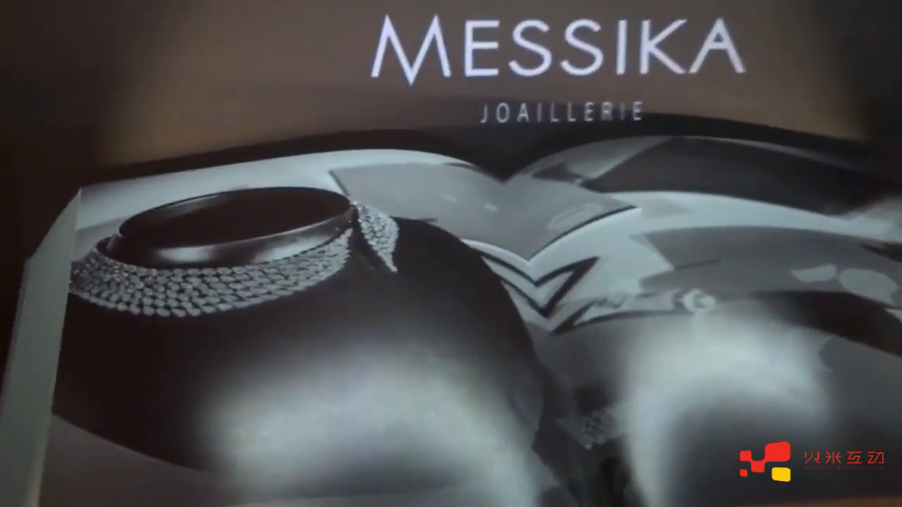 Messika珠宝180度全息柜